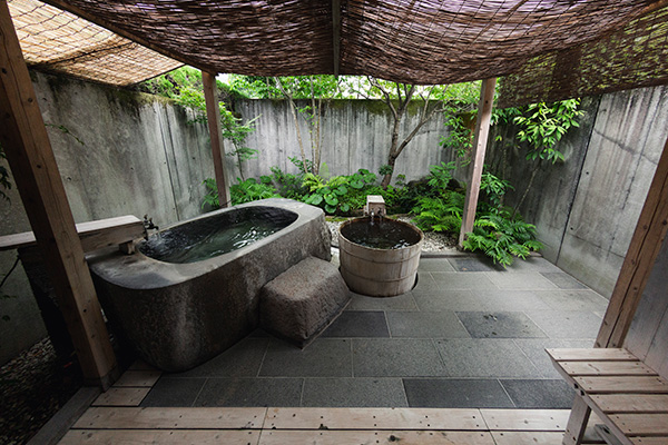 Private open-air bath “Tsuyukusa”